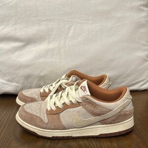 Nike Dunks Men Medium Curry